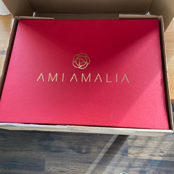 Ami Amalia wool sweater. Size L ( running small. M or S) - Picture 6 of 9